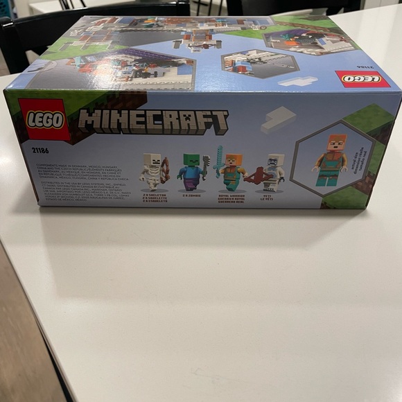 Lego Minecraft - The Ice Castle - Picture 5 of 7